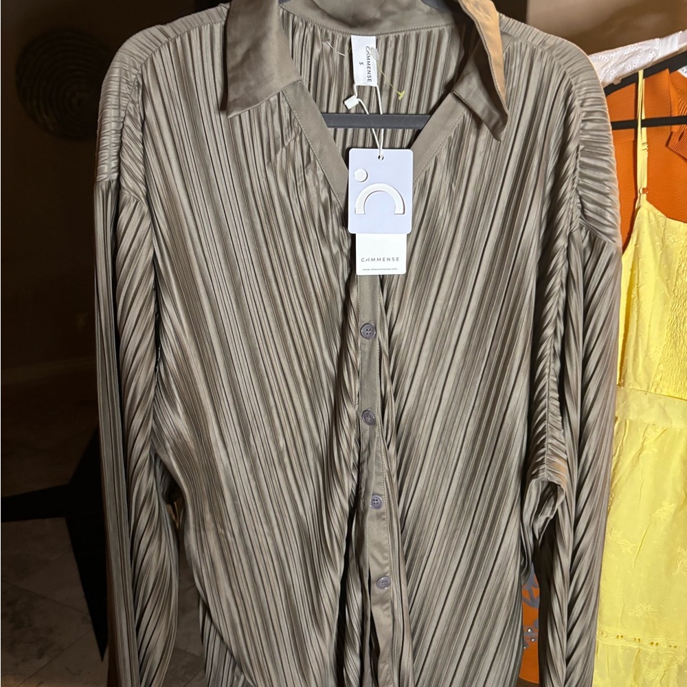 COMMENSE Pleated Button-Up Blouse